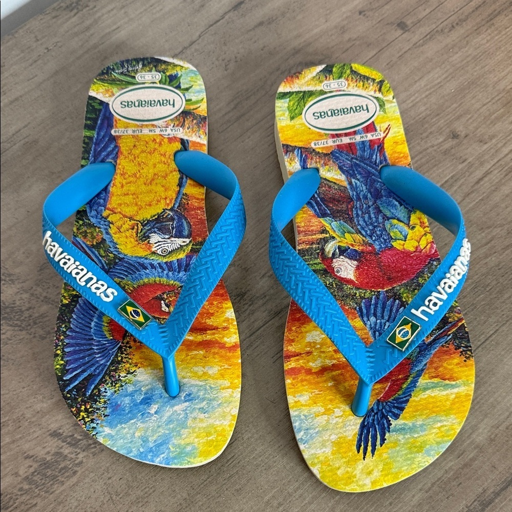 Havaianas Colorful Tropical Parrot Flip Flops - W6/ M5